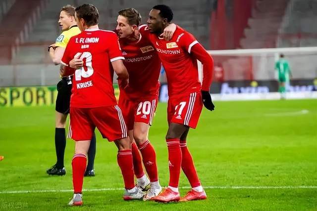 英超-B费点射迪亚洛绝杀 曼联2-1逆转曼城