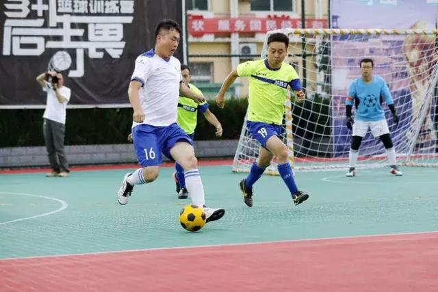 詹姆斯24+12浓眉22+13 湖人擒骑士升至西部第8